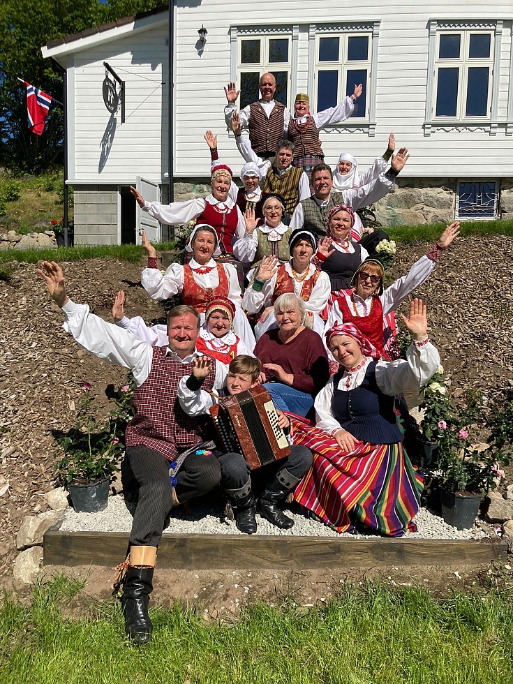 Saduto kolektyvas.
