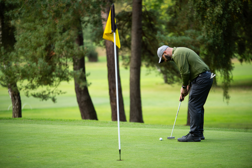 Už ‘artimiausią smūgį iki duobutės’ (closest to the pin) apdovanotas Linas Bumblys.