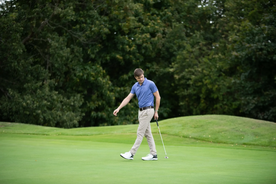 Ambasadoriaus taurės golfo turnyro „Longest Drive“ nugalėtojas Craig Johnson.