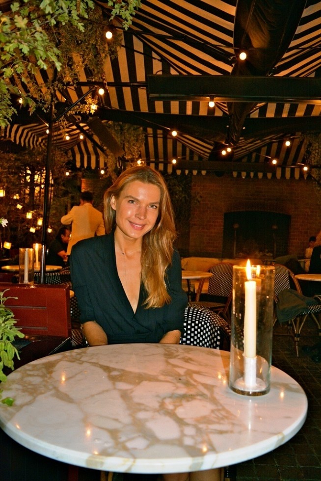 Indrė pokalbio su Londoniete metu.