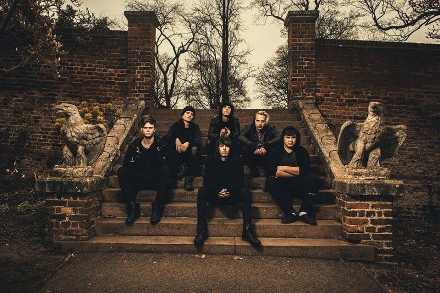 Grupėje "The Sun Never Set" vaikinas groja gitara (Asmeninio archyvo nuotr.).