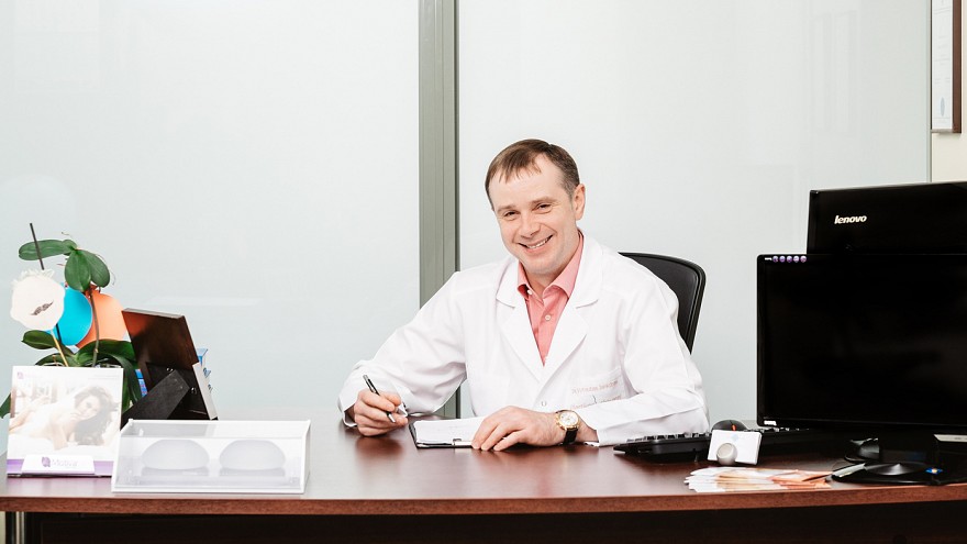 Nors posakis „grožis reikalauja aukų“ dažniausiai taikomas būtent plastinei chirurgijai,  Dr. Vytautas Jankūnas paneigia šį mitą. Jis teigia, jog moters grožis, pirmiausia, reikalauja drąsos. 