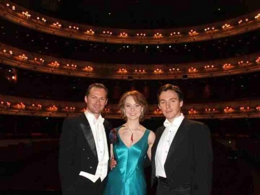 Edgaras Montvidas, Justina Gringytė, Kostas Smoriginas teatre.