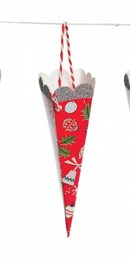 www.dotcomgiftshop.com tokios pakabinamas dovanų ar dekoracijų pakuotes įsigysite už £3,95.