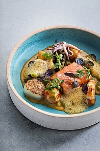 Restoranui „Stebuklai" sukurtas indas.